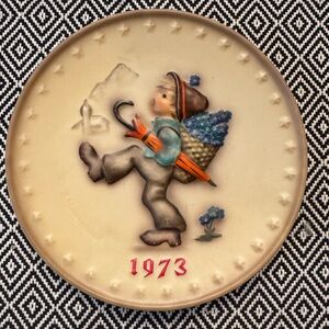 MJ Hummel 1973 Collector Plate